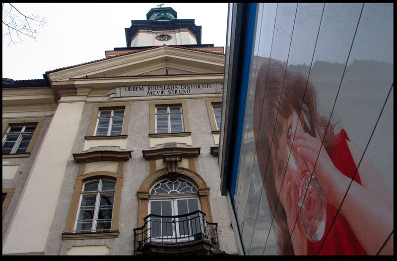 Miasto założył w 1108 roku Bolesław Krzywousty. O tym przypomina łaciński napis na fasadzie ratusza.