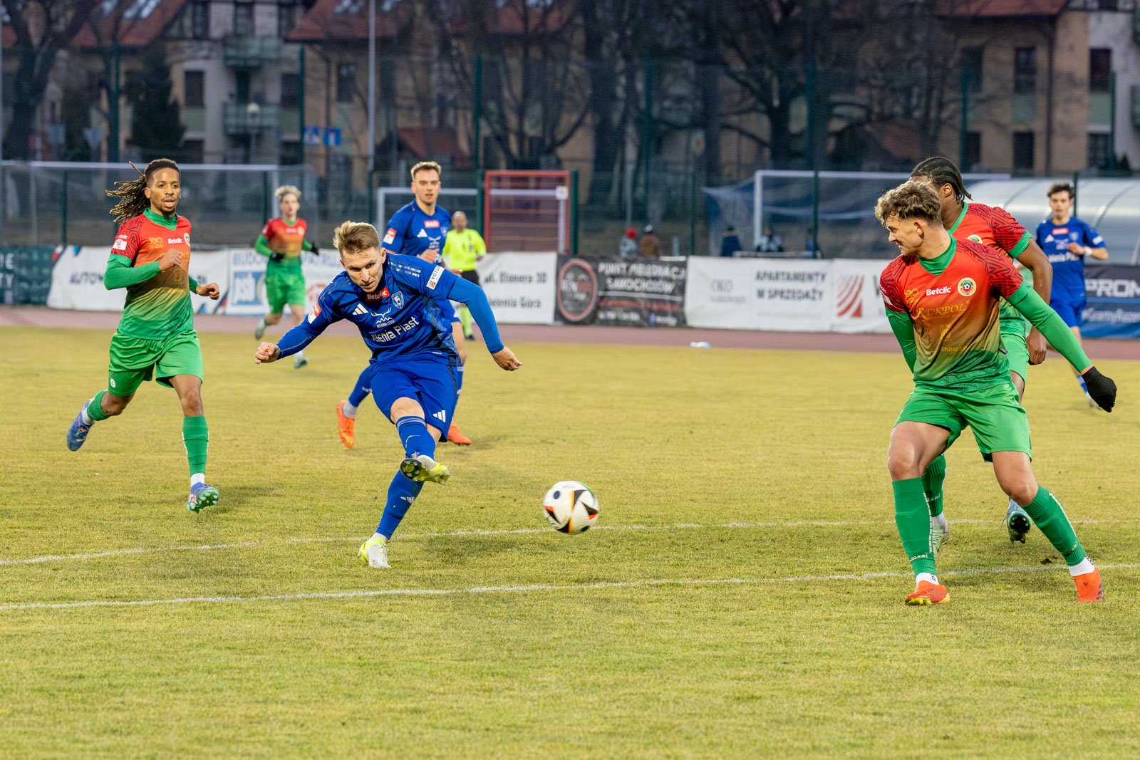 zoty-gol-przybylskiego-tak-pado-to-trafienie-wideo-131323