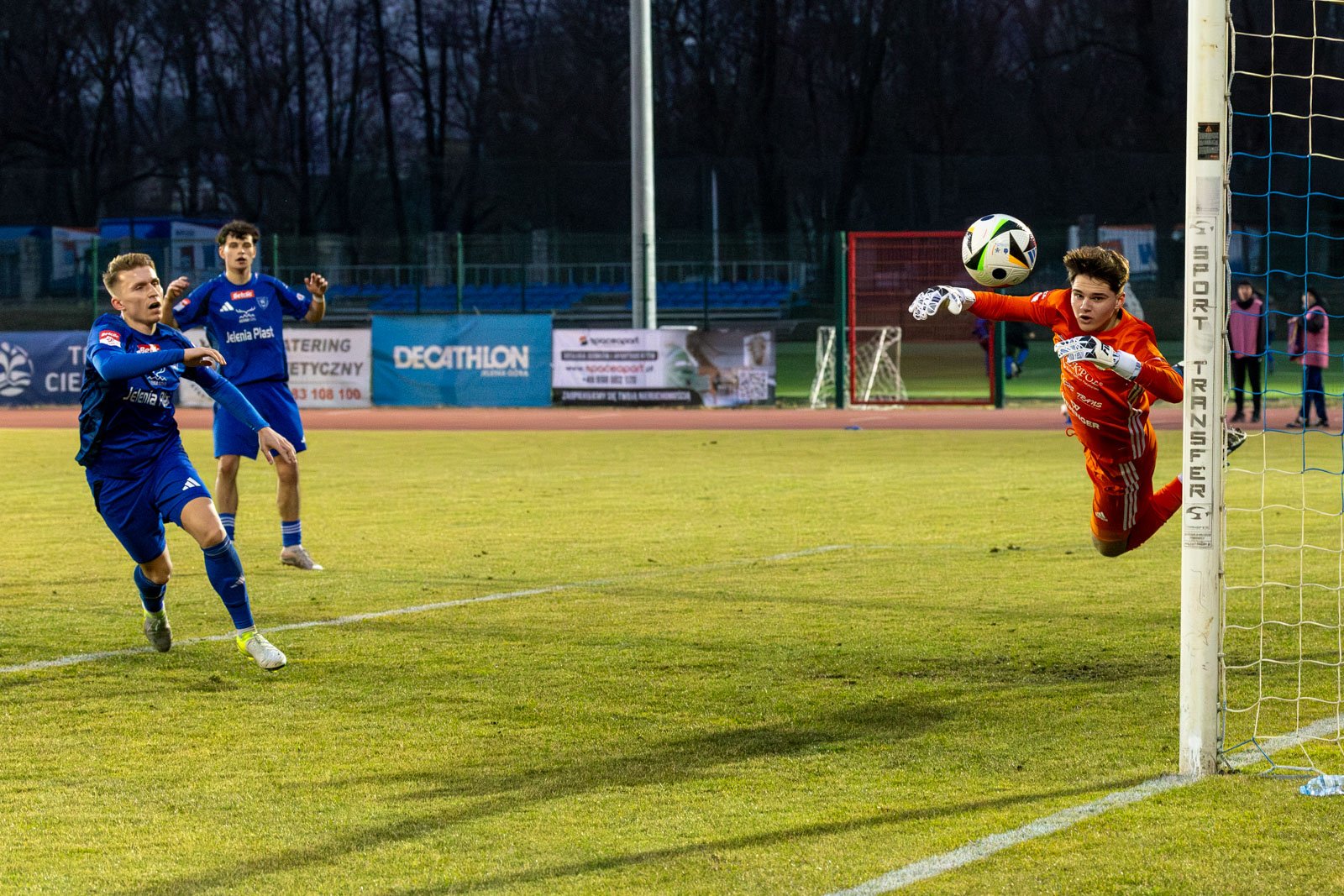 zoty-gol-przybylskiego-tak-pado-to-trafienie-wideo-131323