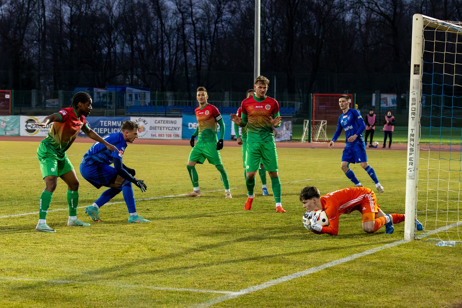 zoty-gol-przybylskiego-tak-pado-to-trafienie-wideo-131323