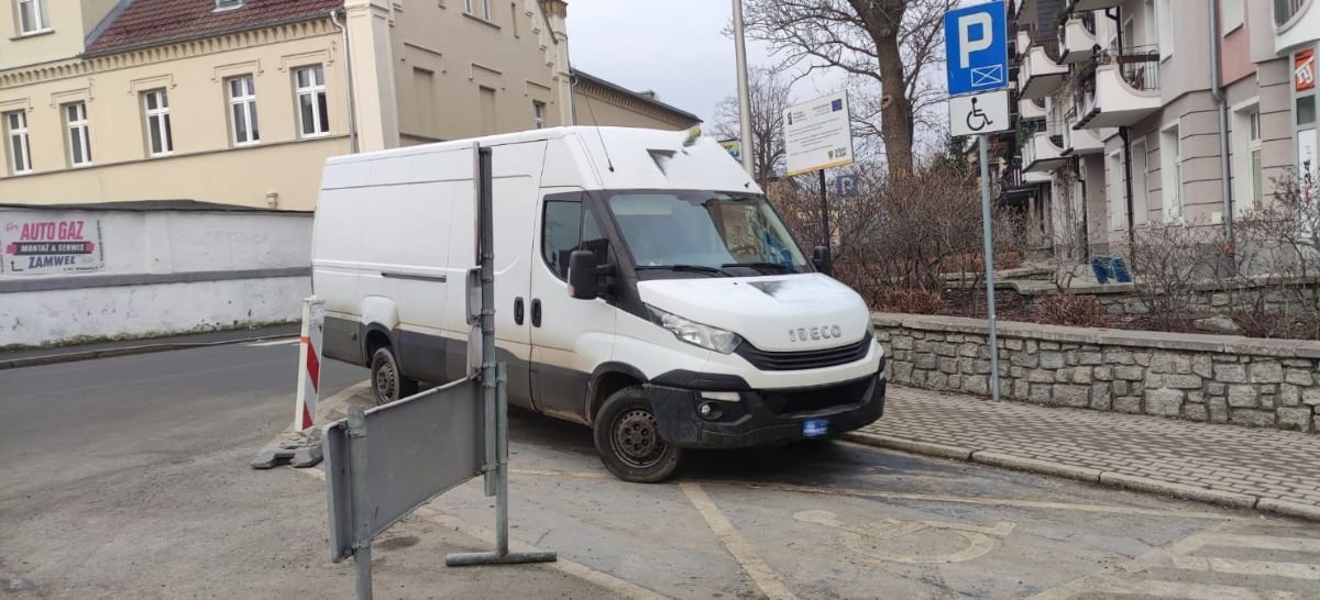 nowa-porcja-wyczynow-januszy-parkowania-131342
