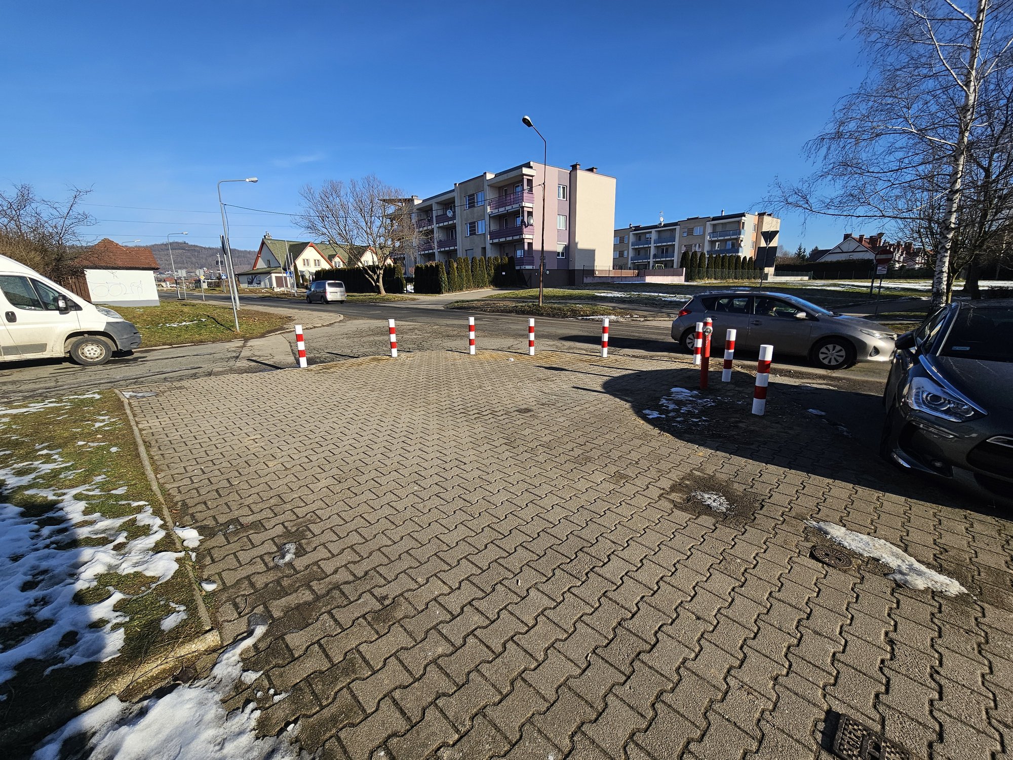 osiem-supkow-kontra-parkujacy-na-chodniku-131362