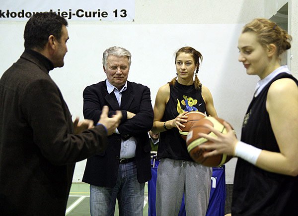 amerykanka-i-kamerunka-juz-trenuja-z-azs-kk-13140
