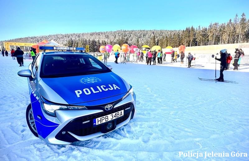 policja-pilnuje-na-biegu-piastow-131426