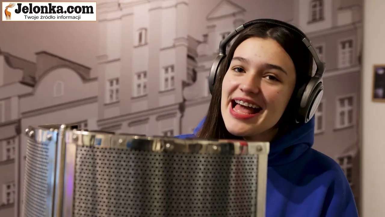 oto-maja-i-jej-piekny-gos-131606