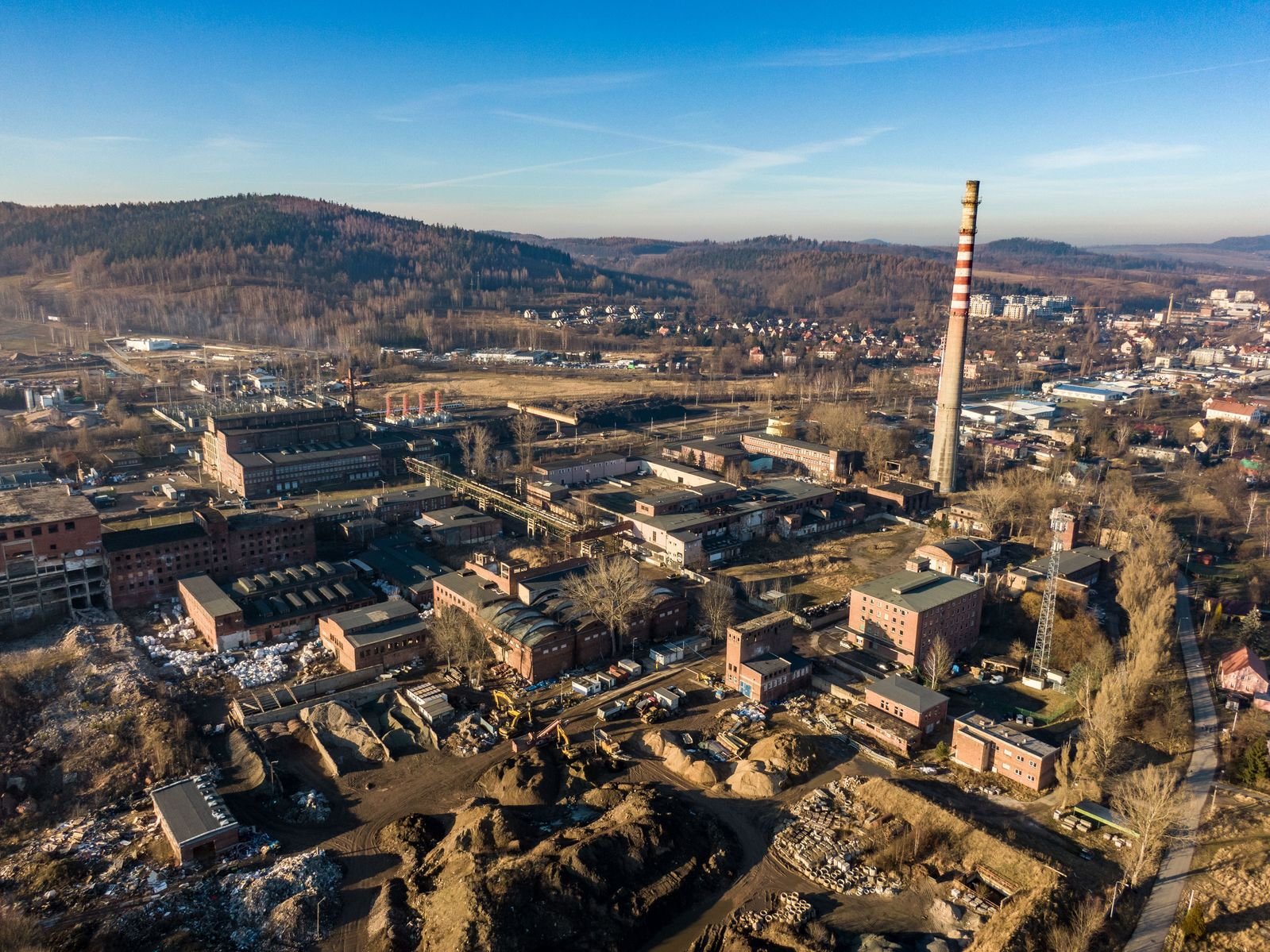 miasto-ma-kopot-z-budynkami-w-dawnym-jelchemie-131609