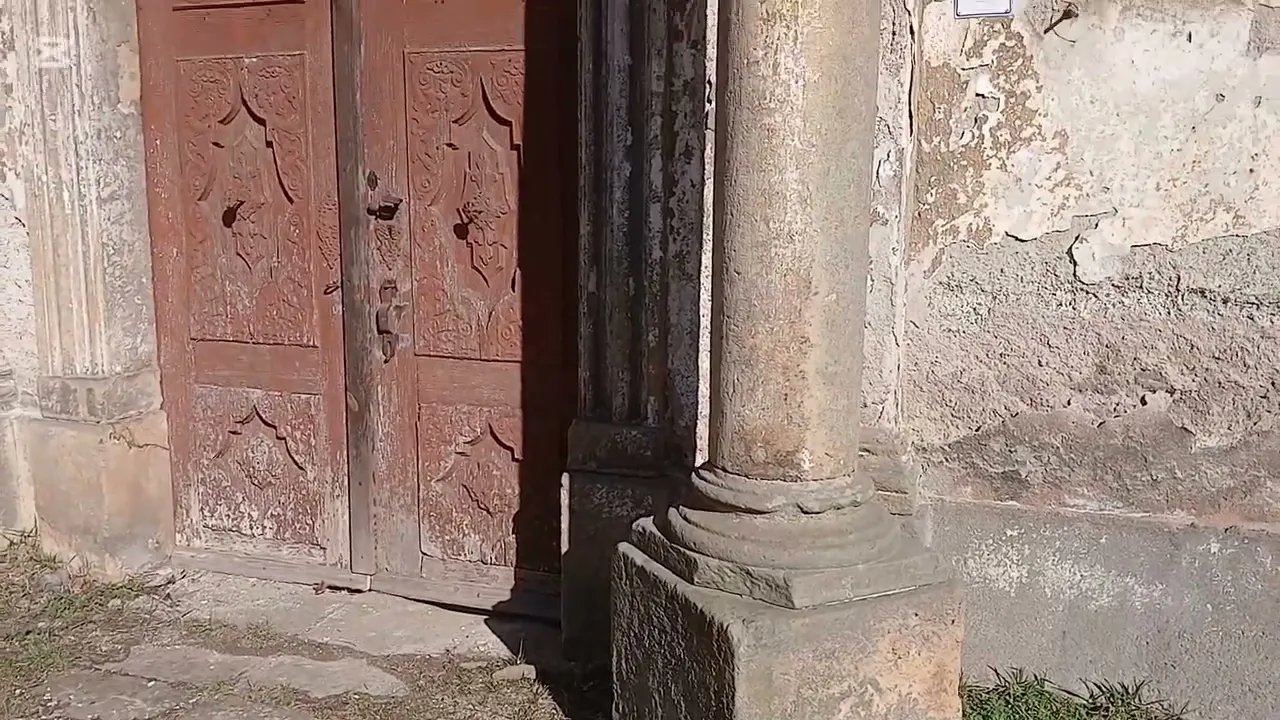komarno-nietypowy-koscio-w-sercu-wioski-131727