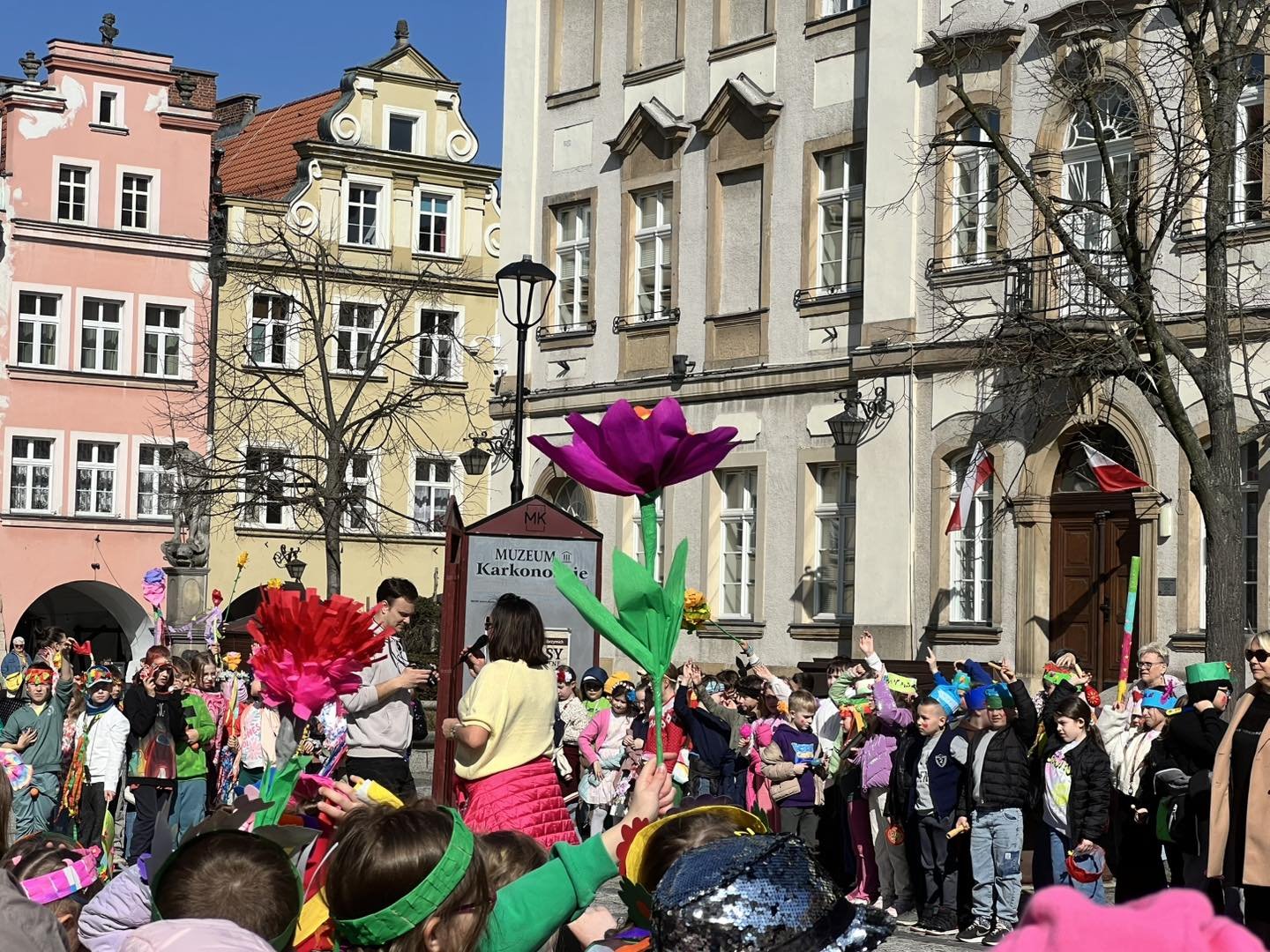 wiosna-zawitaa-na-plac-ratuszowy-131728