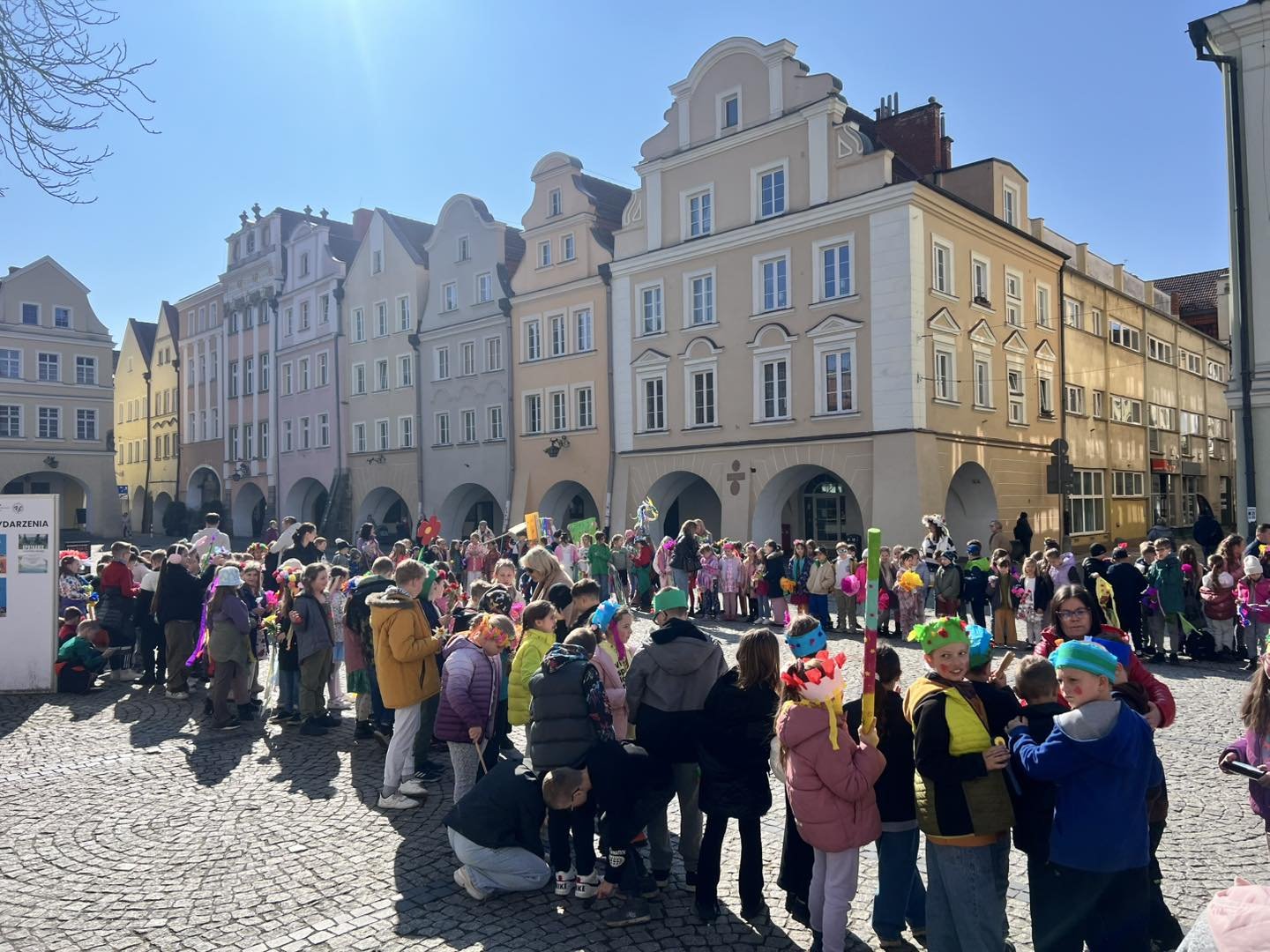 wiosna-zawitaa-na-plac-ratuszowy-131728