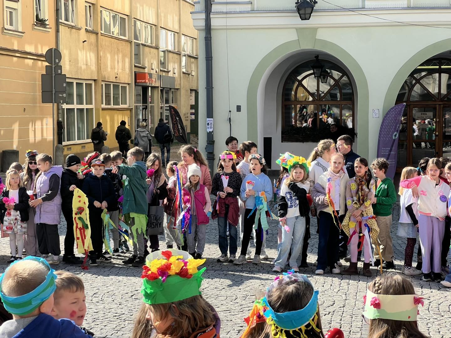 wiosna-zawitaa-na-plac-ratuszowy-131728