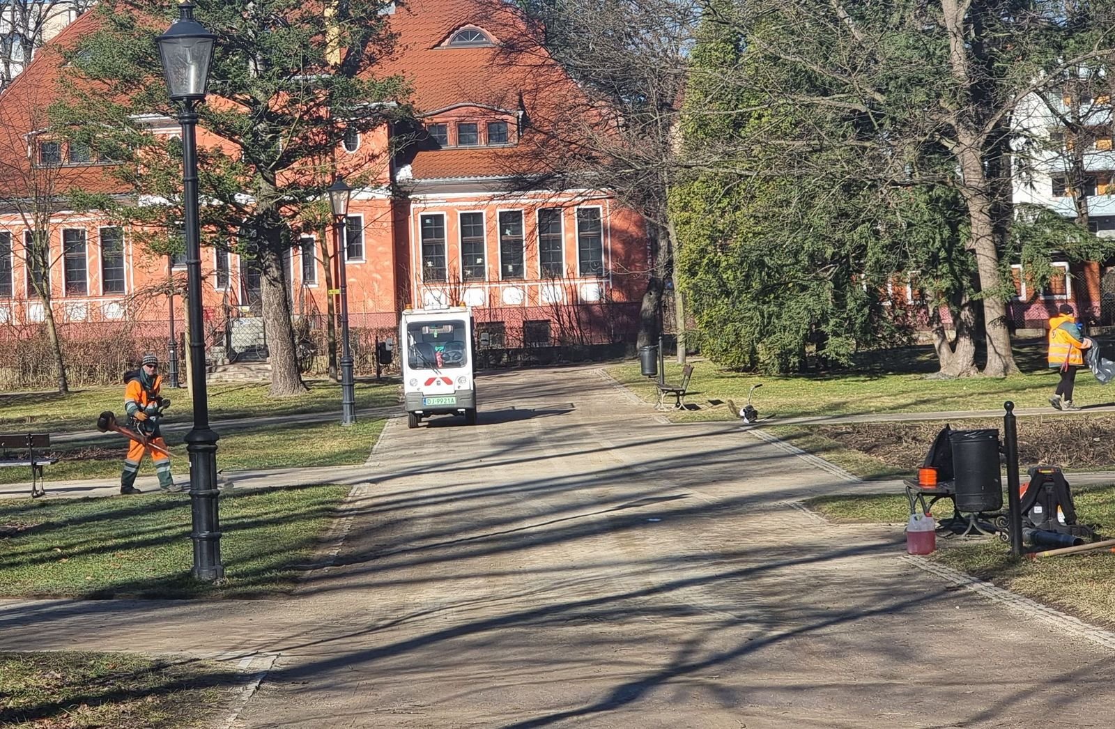 wiosenne-sprzatanie-w-cieplickich-parkach-131730