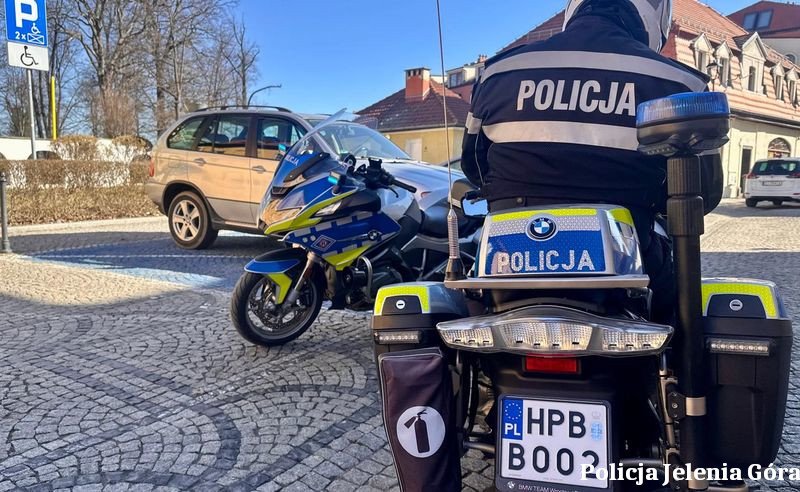 policjanci-kontrolowali-parkowanie-na-kopertach-131734