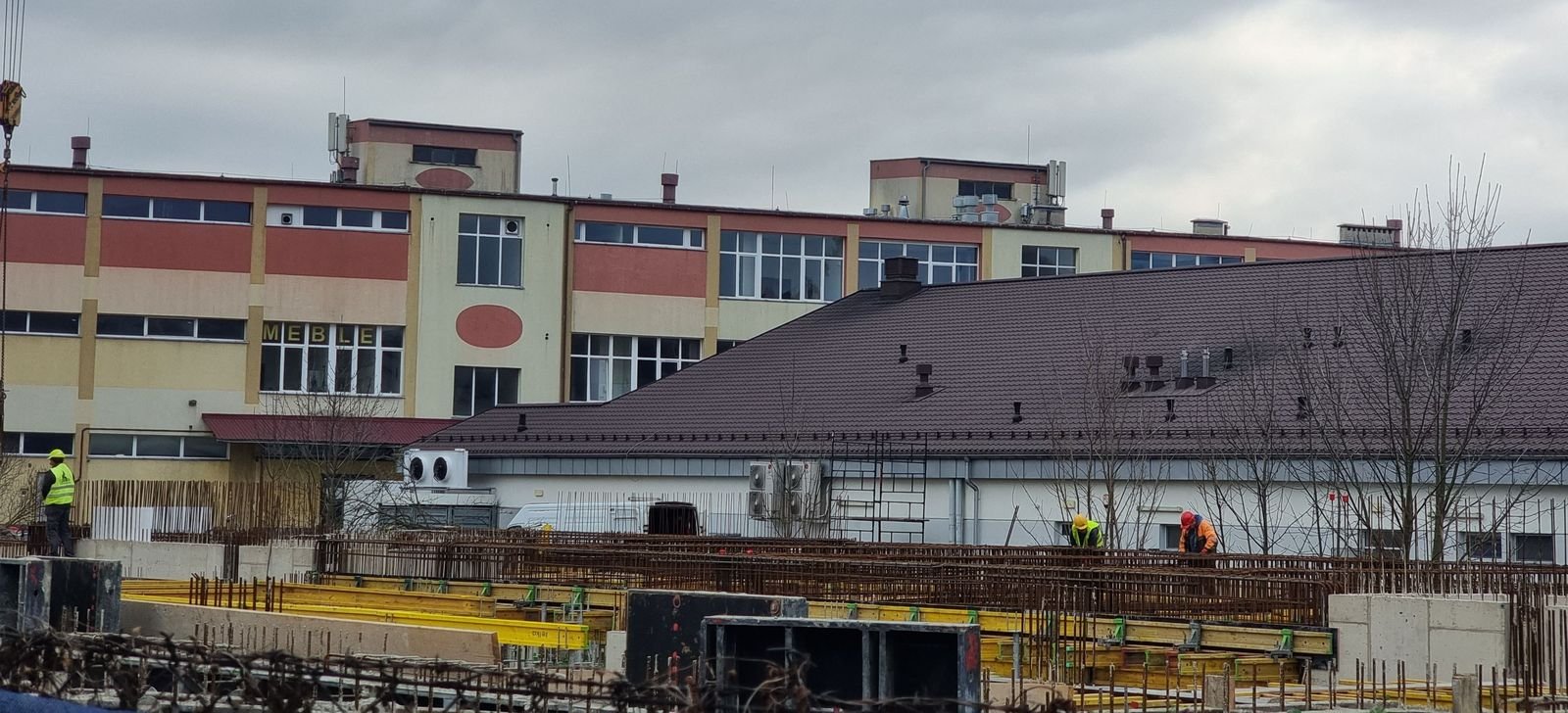 na-poznanskiej-buduja-apartamentowiec-131985