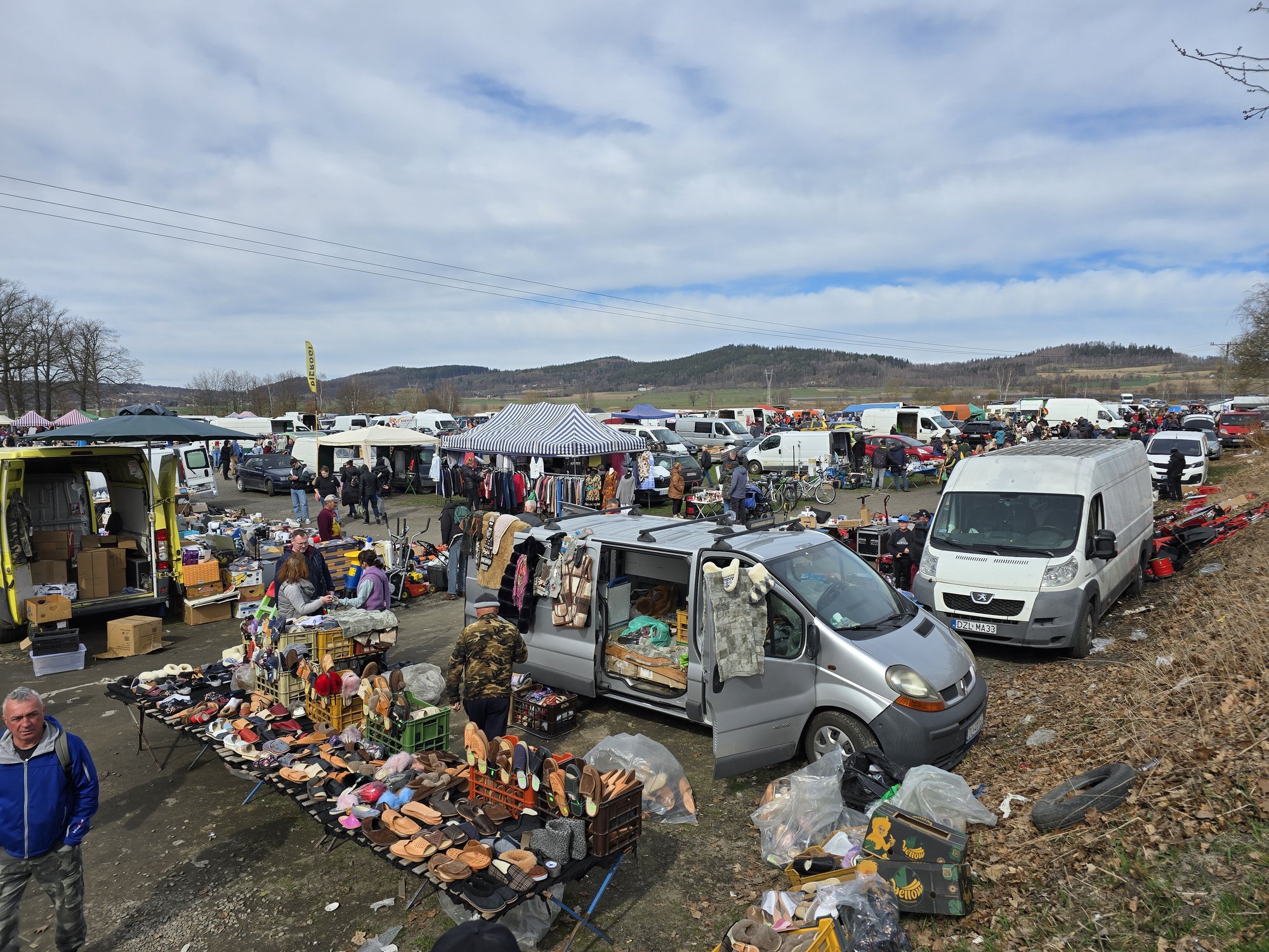 targowisko-cieplice-handel-posrod-smieci-132098
