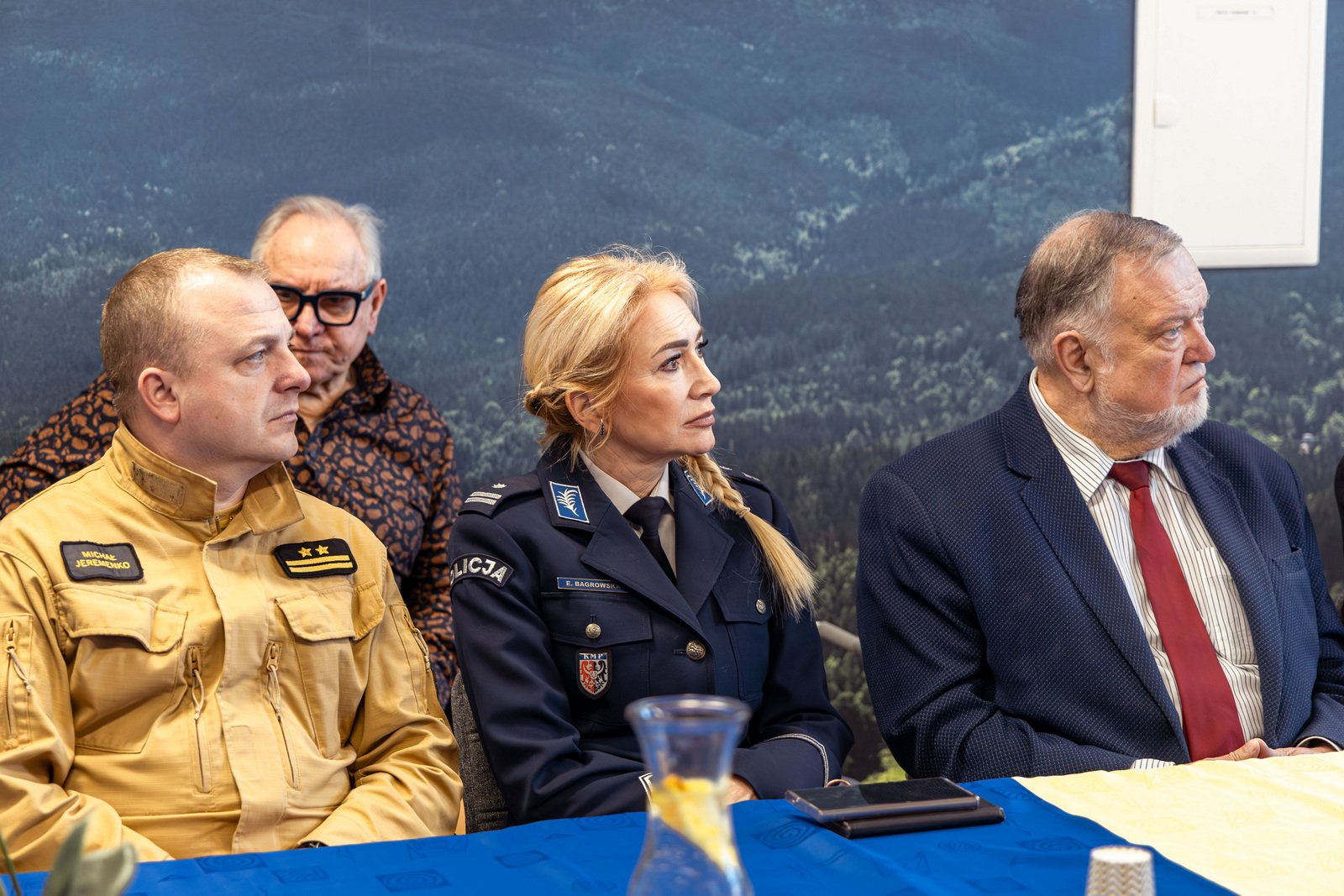 ksonis-nagradza-swoich-przyjacio-132114