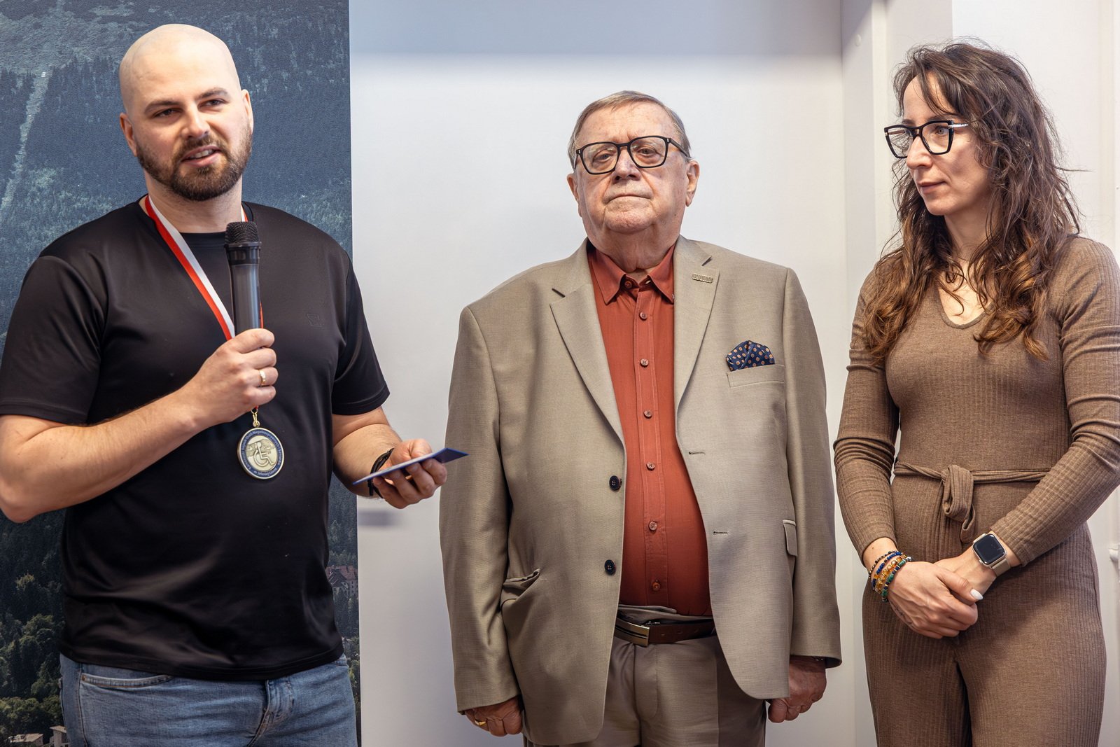 ksonis-nagradza-swoich-przyjacio-132114