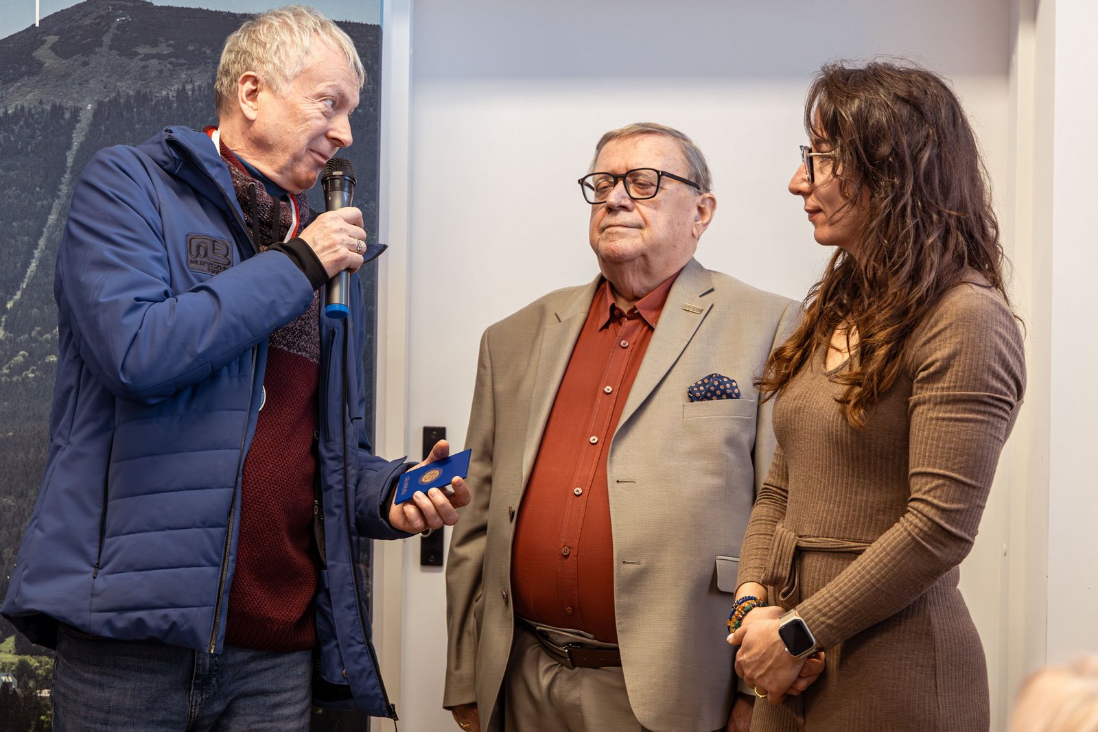 ksonis-nagradza-swoich-przyjacio-132114