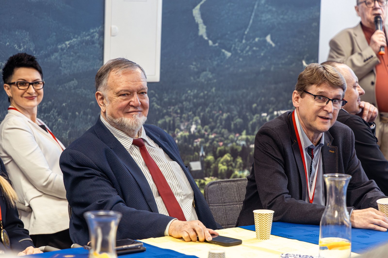 ksonis-nagradza-swoich-przyjacio-132114