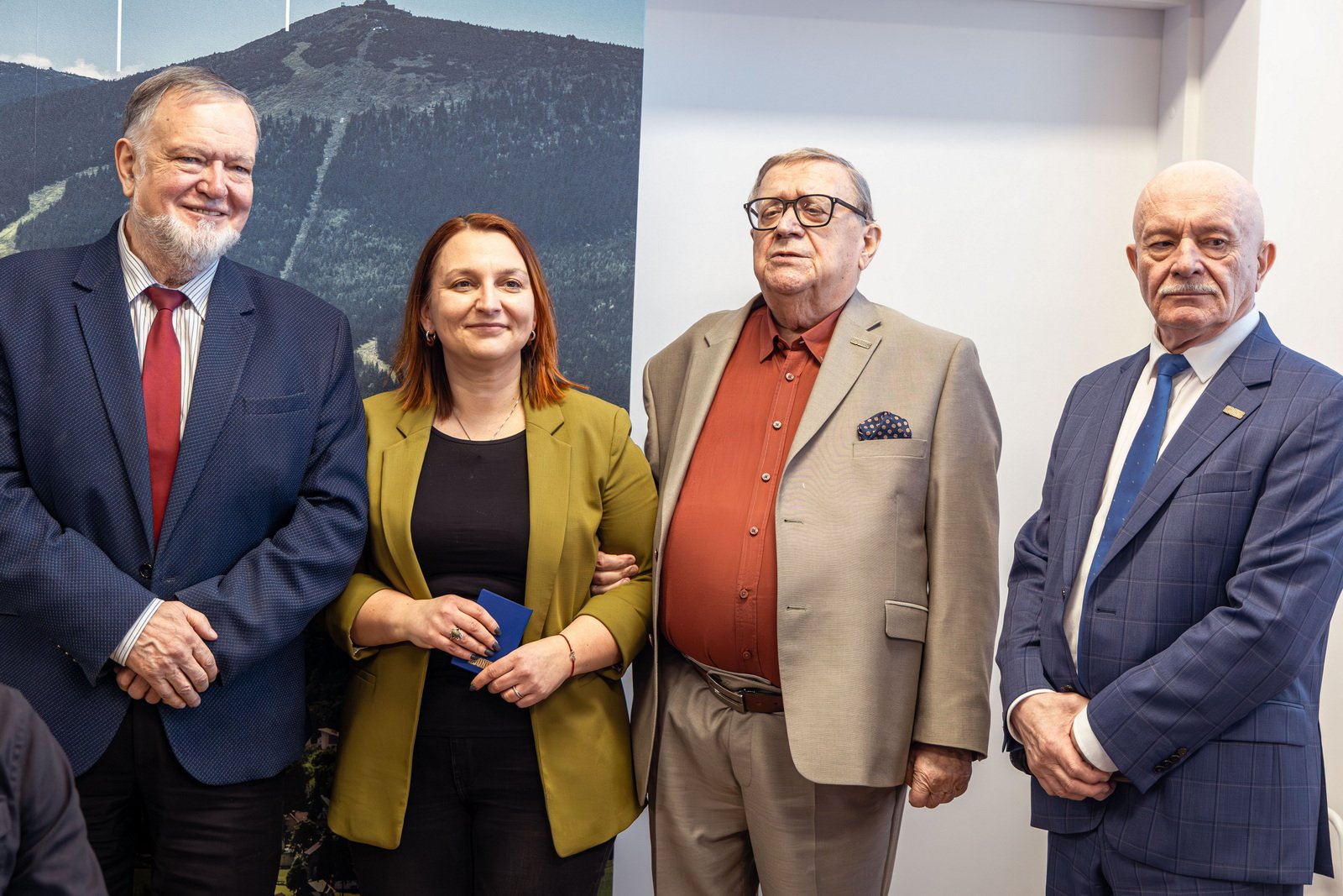 ksonis-nagradza-swoich-przyjacio-132114