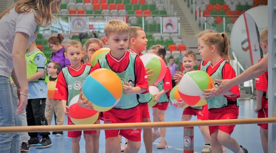 wolontariusze-kghm-wsparli-iii-integracyjna-olimpiade-sportowa-132206