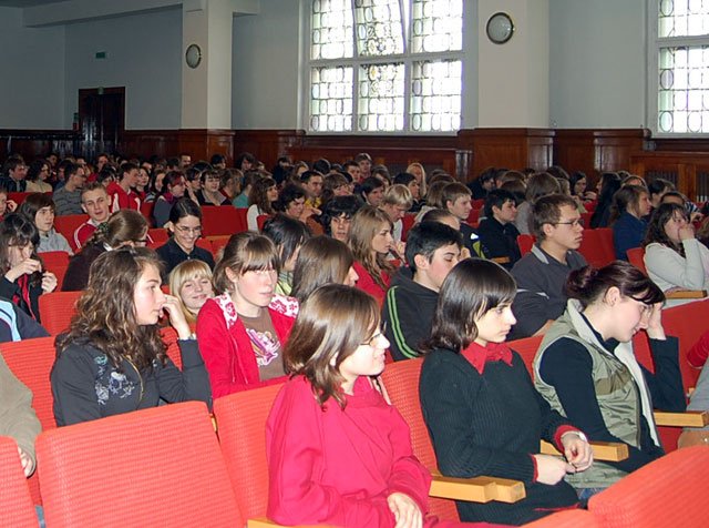 pouczajacy-koncert-obuza-z-oddziau-zamknietego-13229
