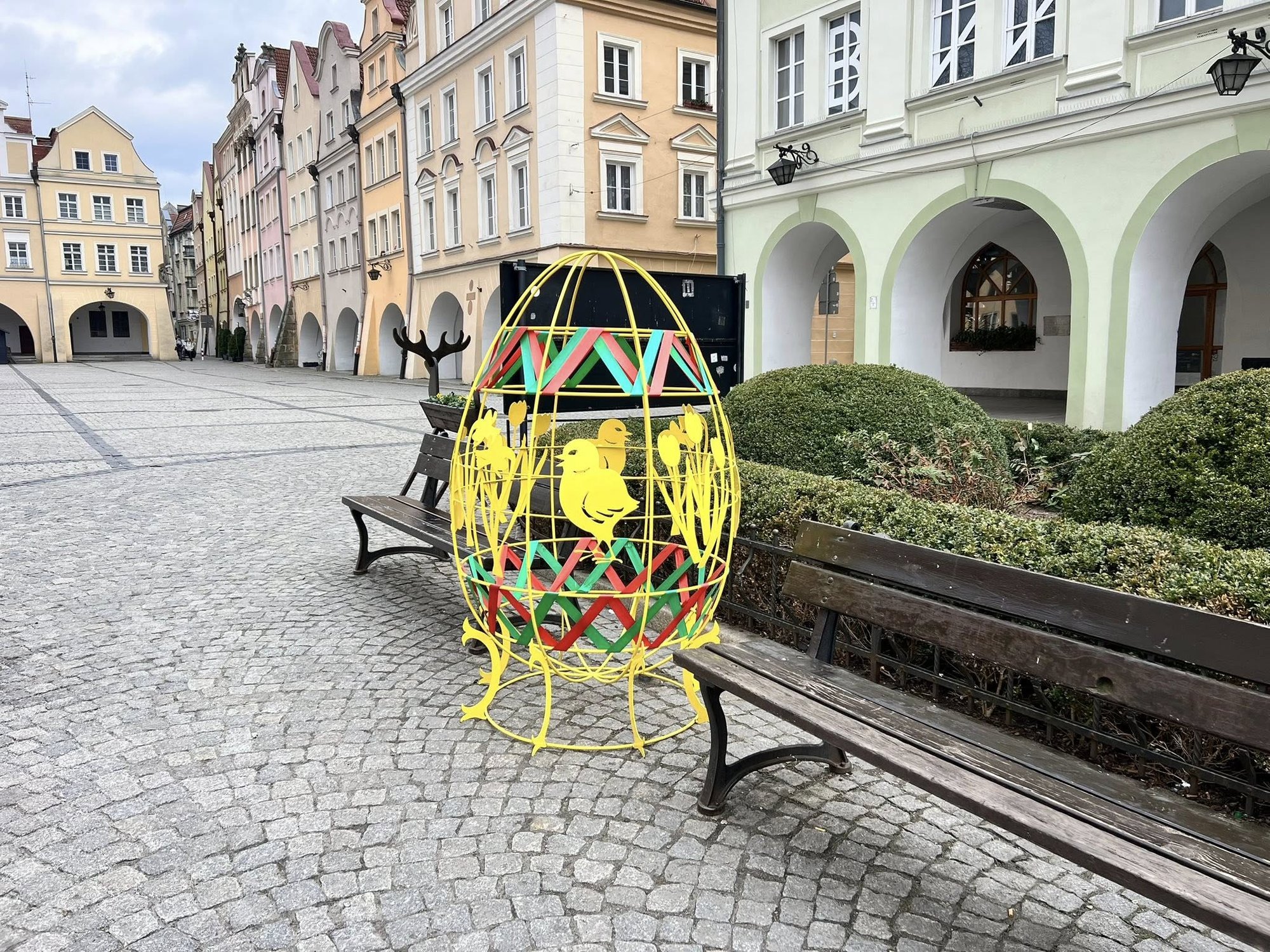 Wielką pisankę ustawiono także na Placu Ratuszowym