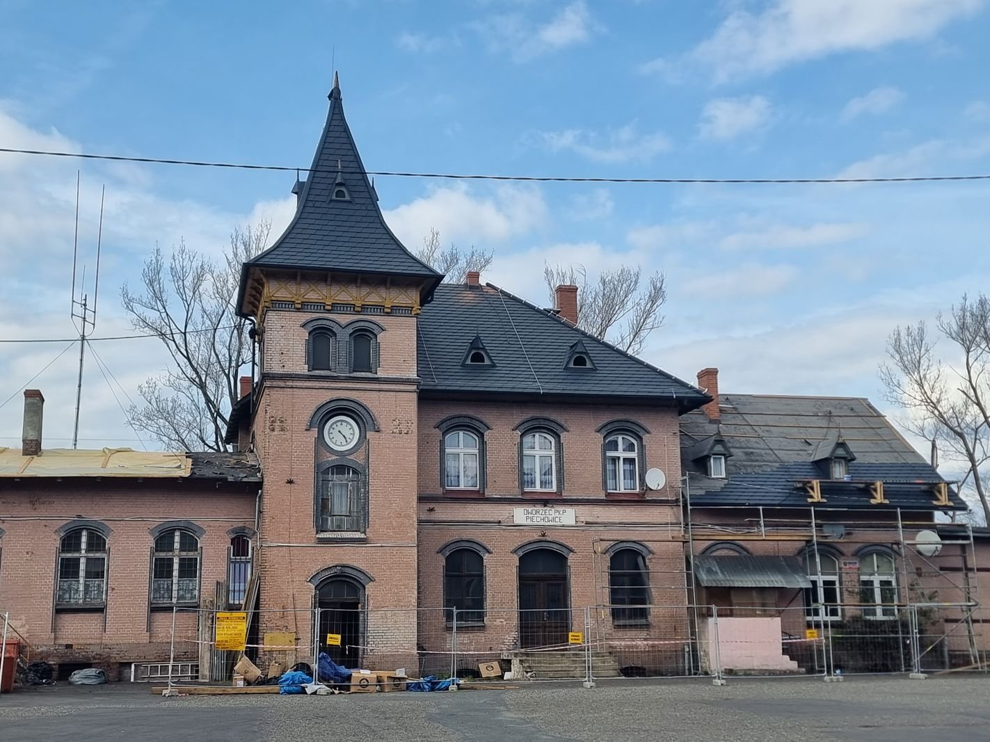 nowy-dach-dla-piechowickiego-dworca-132396