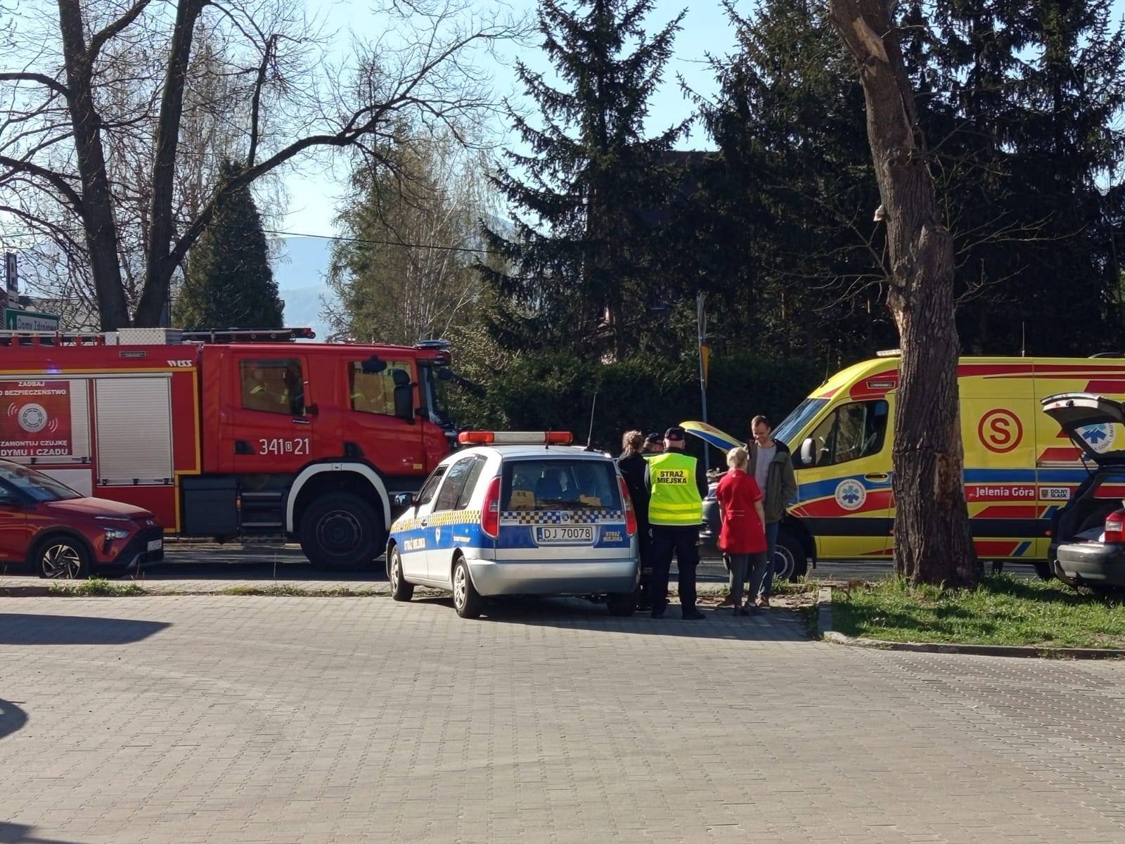 kolizja-audi-z-karetka-w-cieplicach-132430
