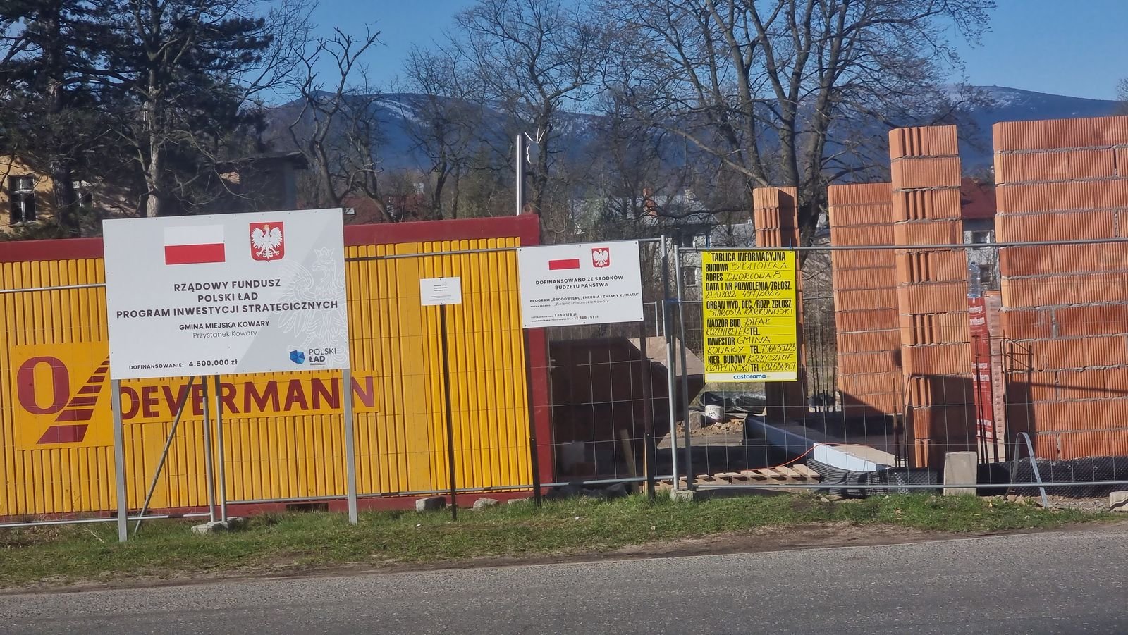 nowa-biblioteka-pnie-sie-w-gore-132444