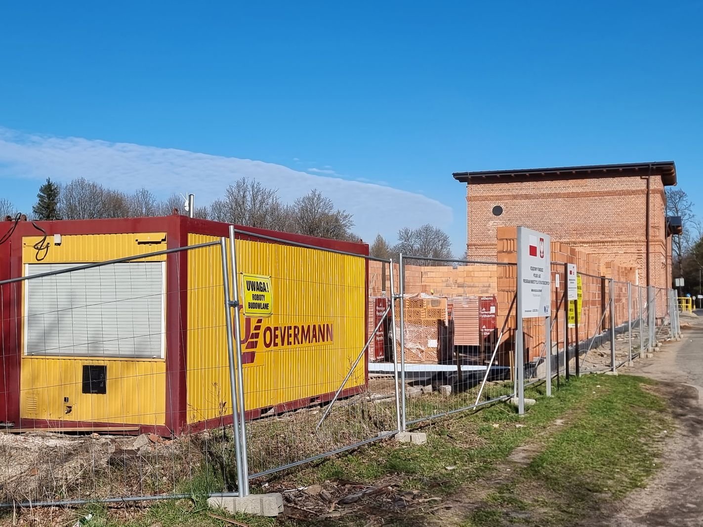 nowa-biblioteka-pnie-sie-w-gore-132444