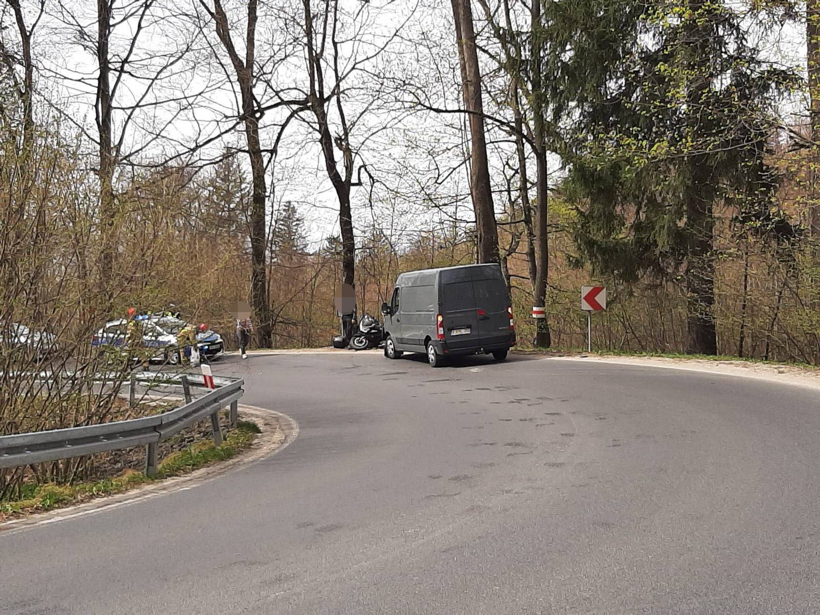 lekkie-zderzenie-motoru-z-dostawczym-132466