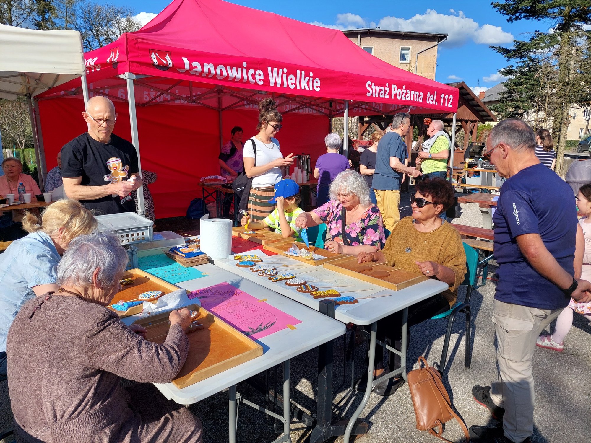 wielkanocny-poczestunek-sasiedzki-132508