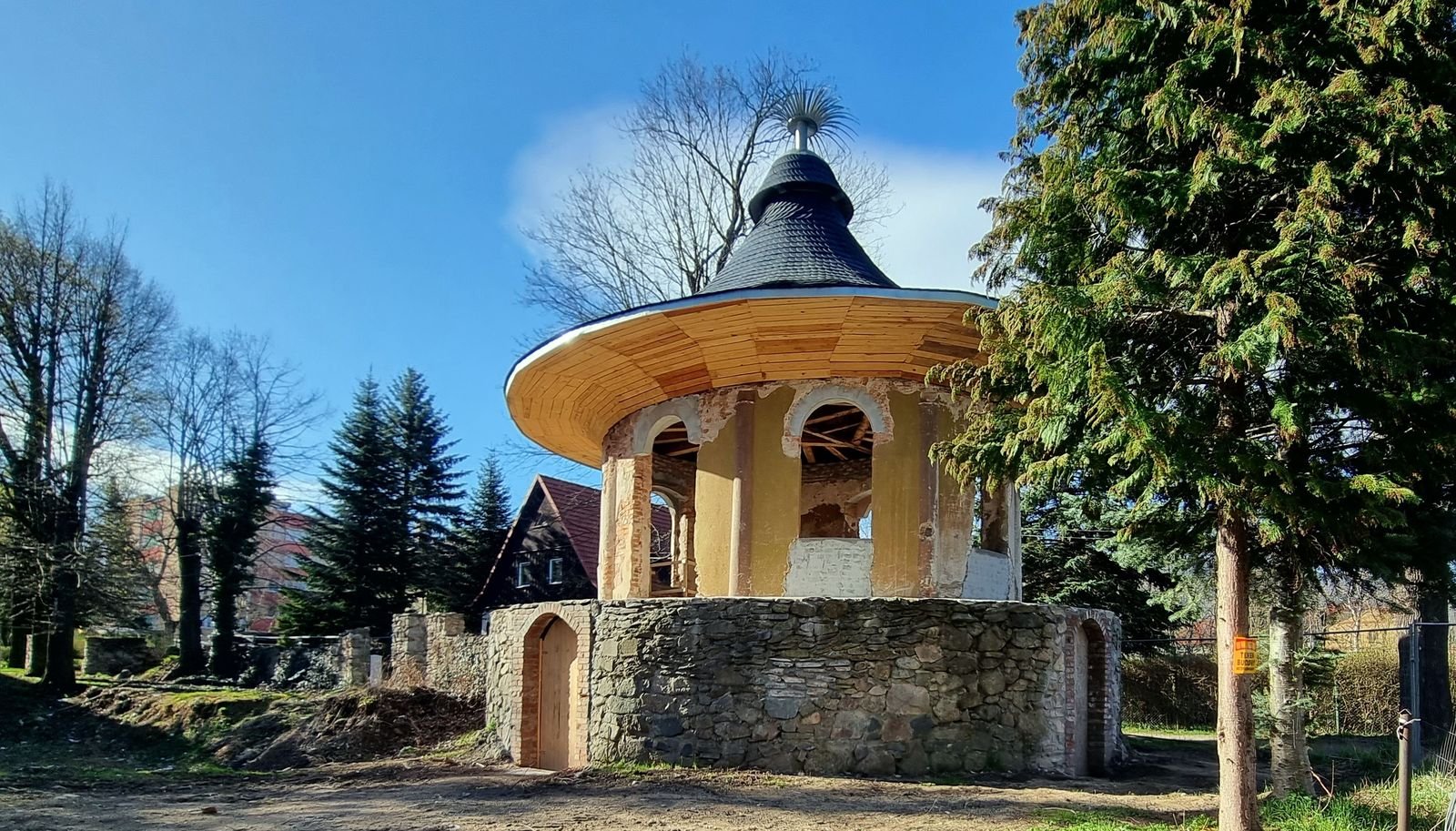 kolejny-krok-do-odbudowy-herbaciarni-132518