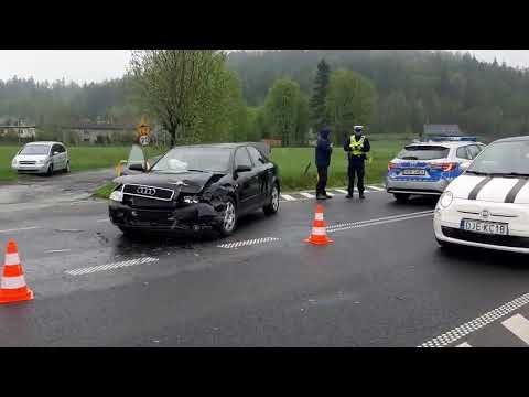 samochod-wypad-z-drogi-na-ake-132656