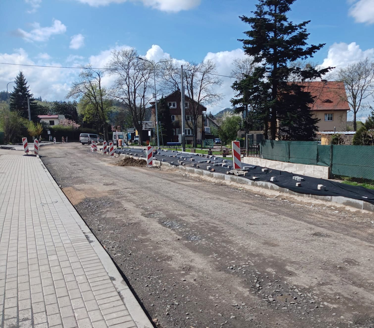 prace-na-drodze-powiatowej-w-janowicach-wielkich-132666