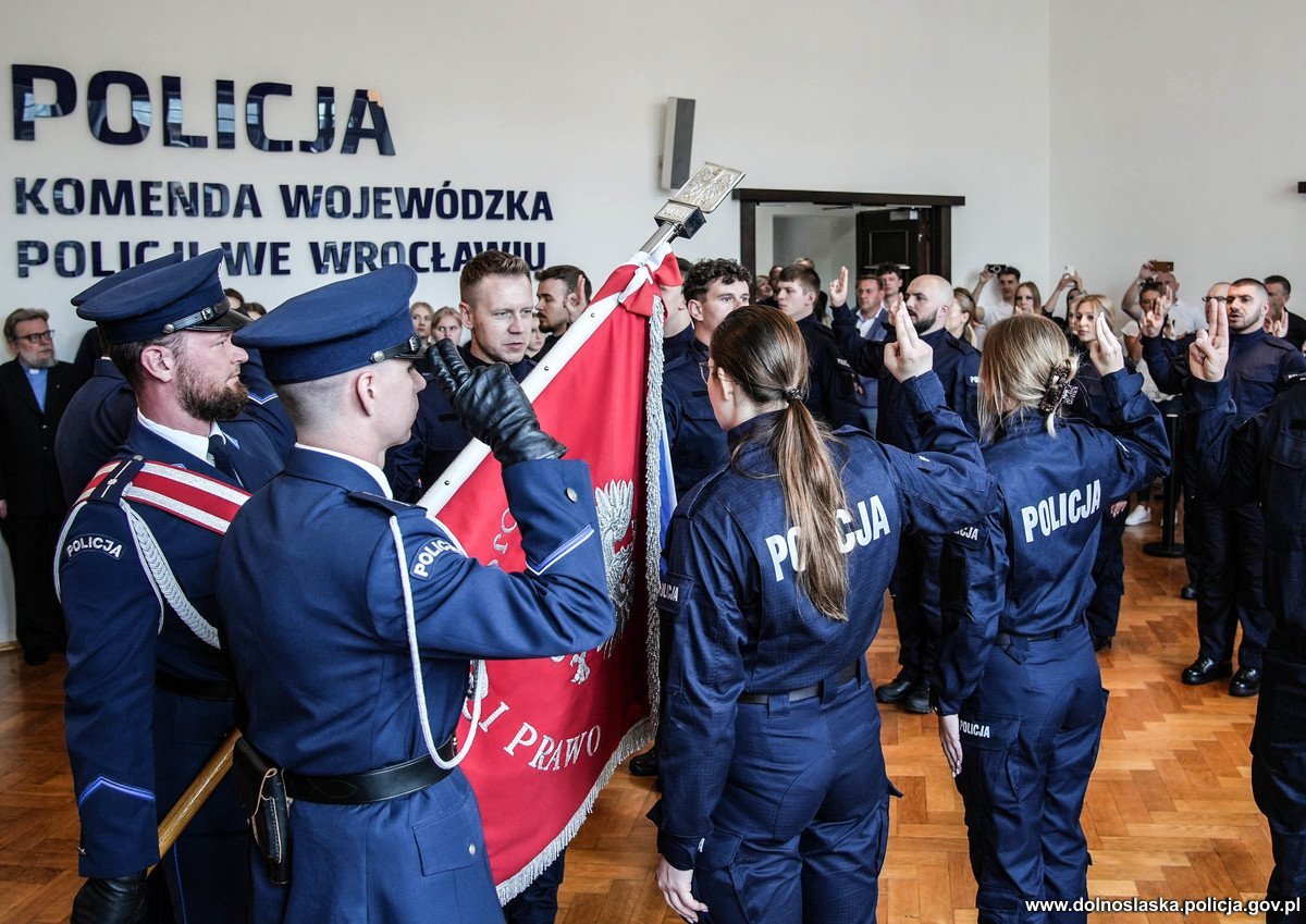 nowi-policjanci-zozyli-slubowanie-132770