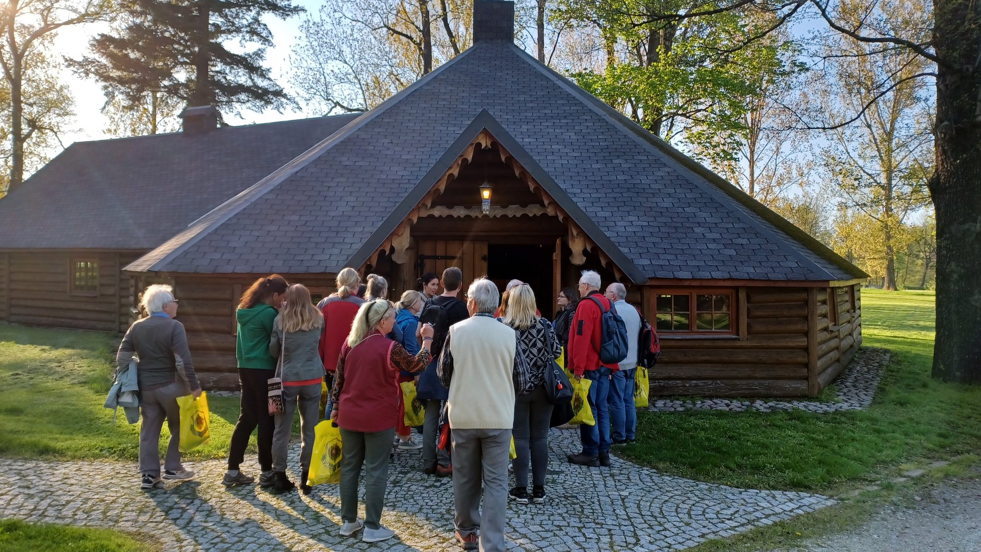 przewodnicy-sudeccy-z-wizyta-w-paacu-spiz-w-mikowie-132808