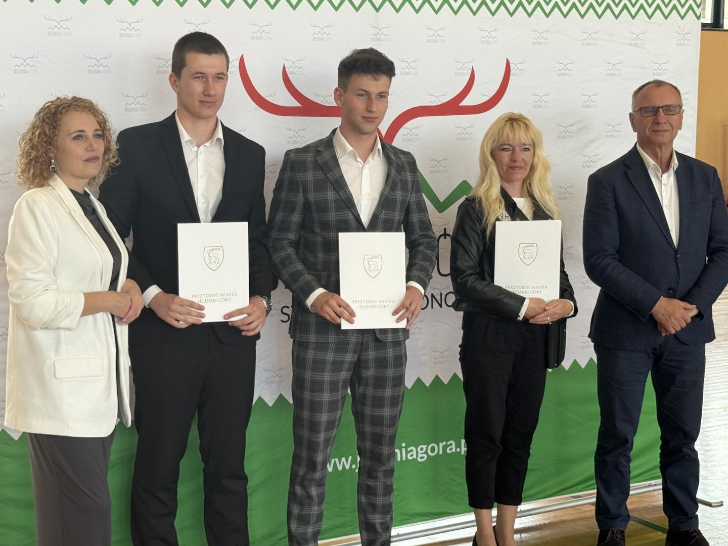 nagrody-prezydenta-miasta-dla-jeleniogorskich-sportowcow-132873
