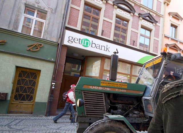 Gettin bank kilkadziesiąt minut po napadzie.