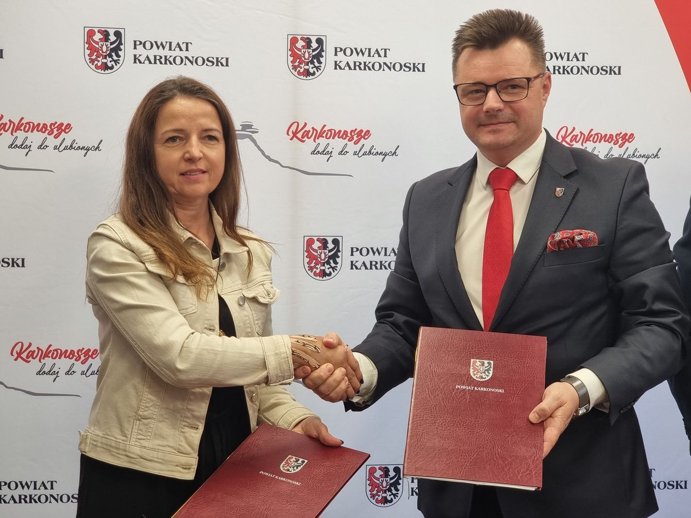 nowe-rondo-na-drodze-do-karpacza-podpisano-umowe-133475