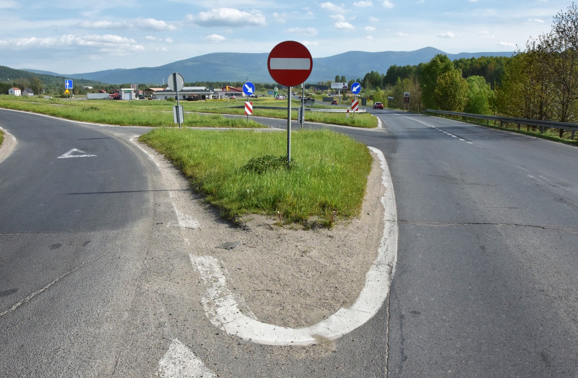 nowe-rondo-na-drodze-do-karpacza-podpisano-umowe-133475
