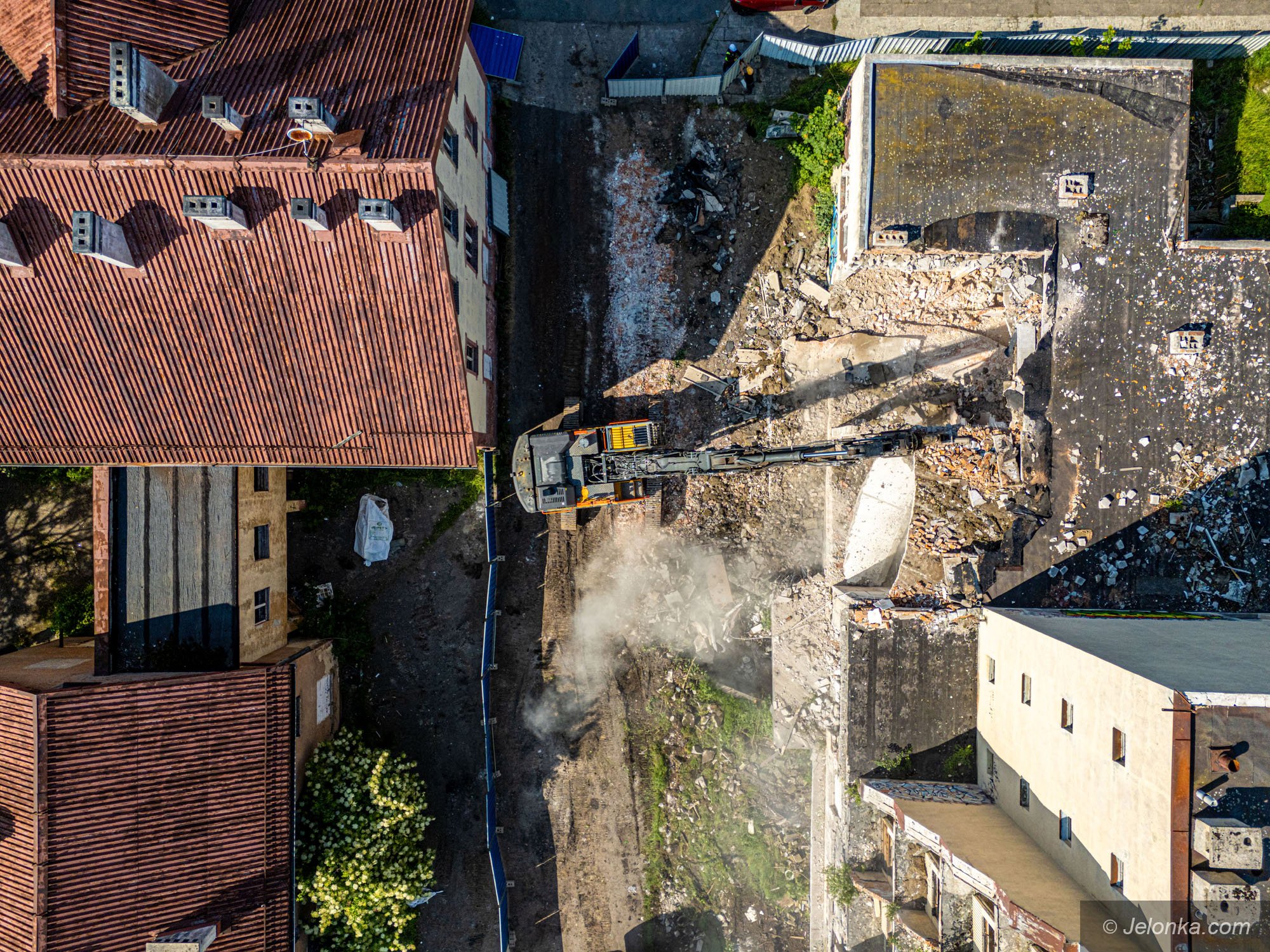ruszyo-wyburzanie-ruin-hotelu-sudety-133693