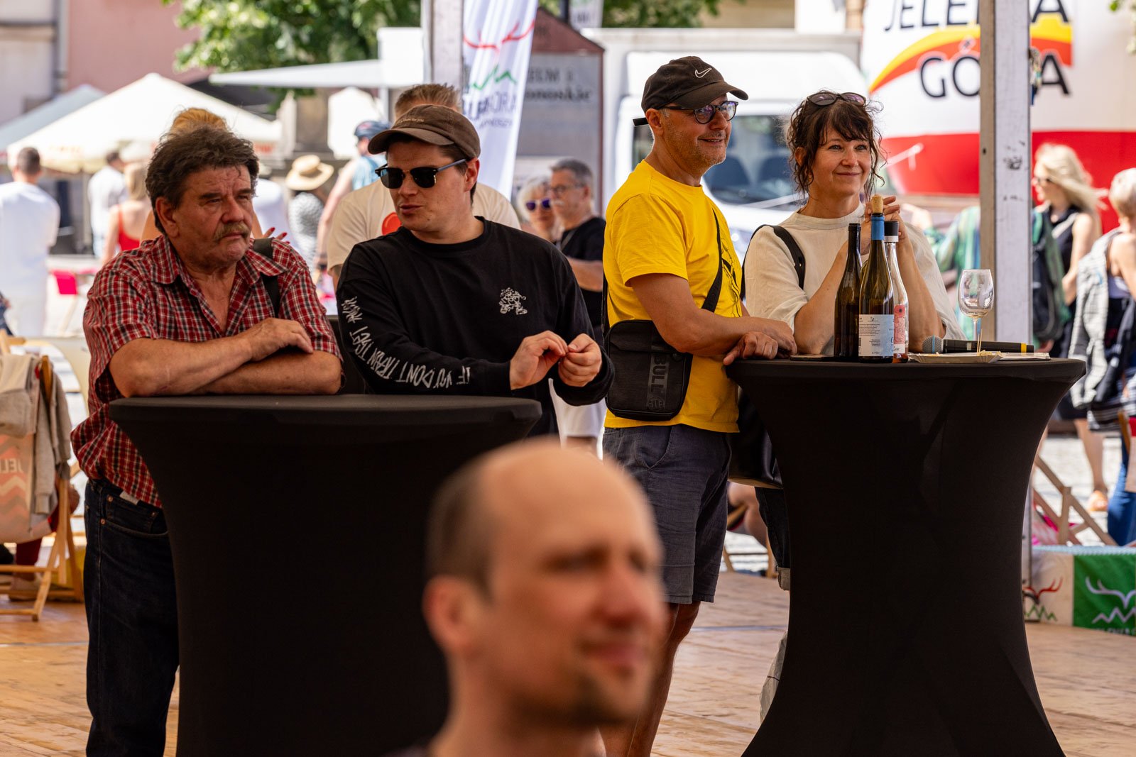 plac-ratuszowy-peen-smakow-trwa-festiwal-o-winie-w-kotlinie-133718