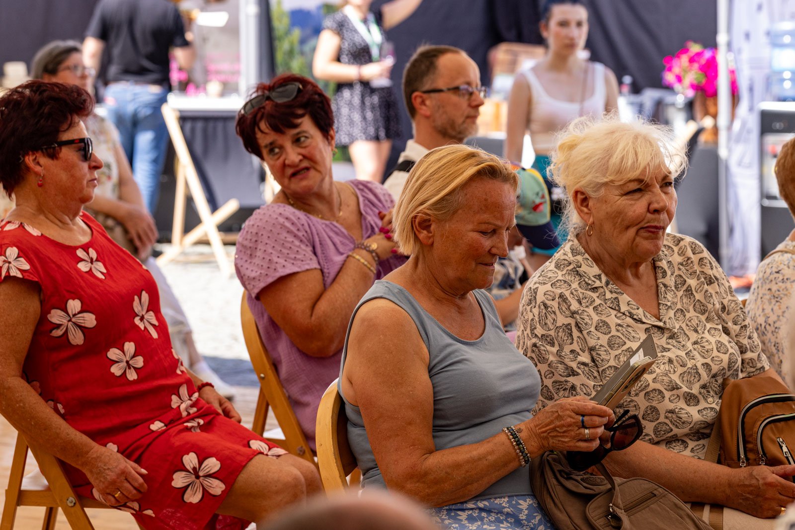 plac-ratuszowy-peen-smakow-trwa-festiwal-o-winie-w-kotlinie-133718