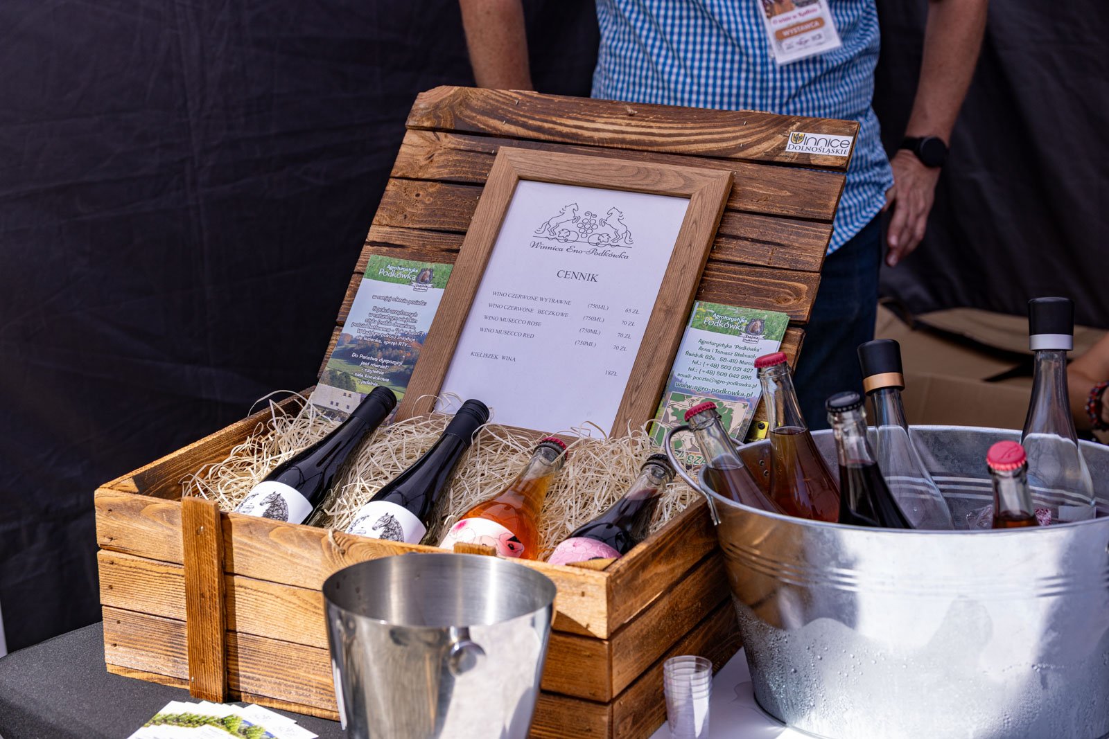 plac-ratuszowy-peen-smakow-trwa-festiwal-o-winie-w-kotlinie-133718