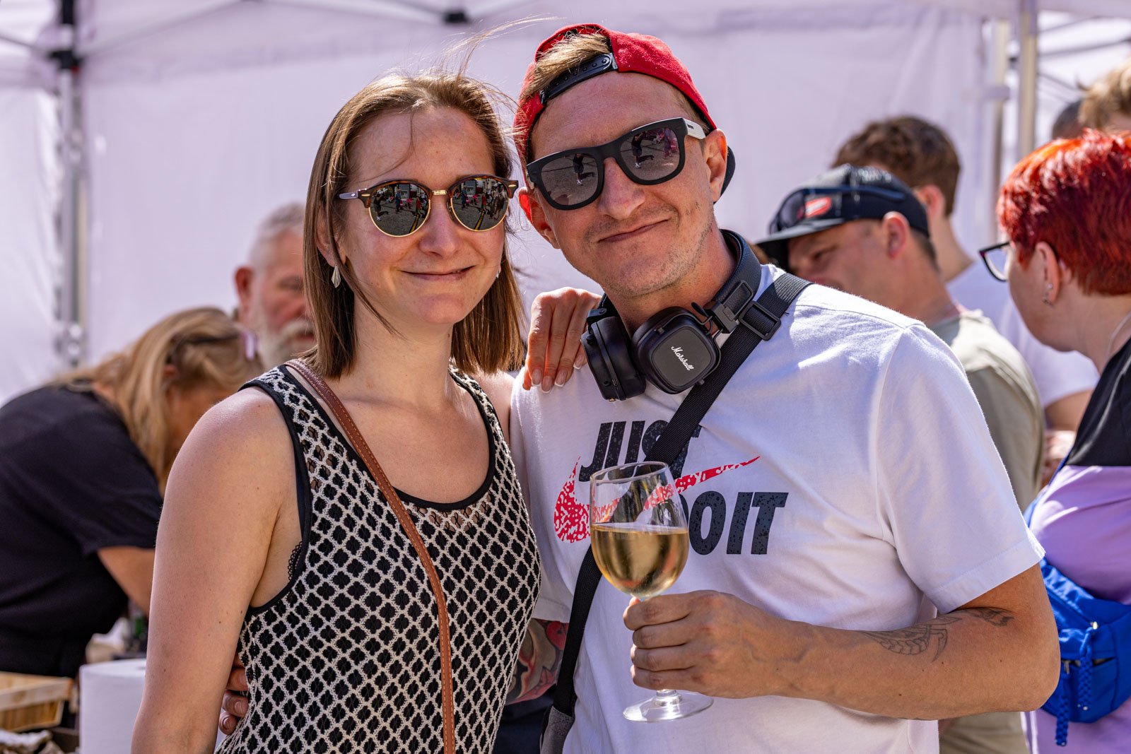 plac-ratuszowy-peen-smakow-trwa-festiwal-o-winie-w-kotlinie-133718
