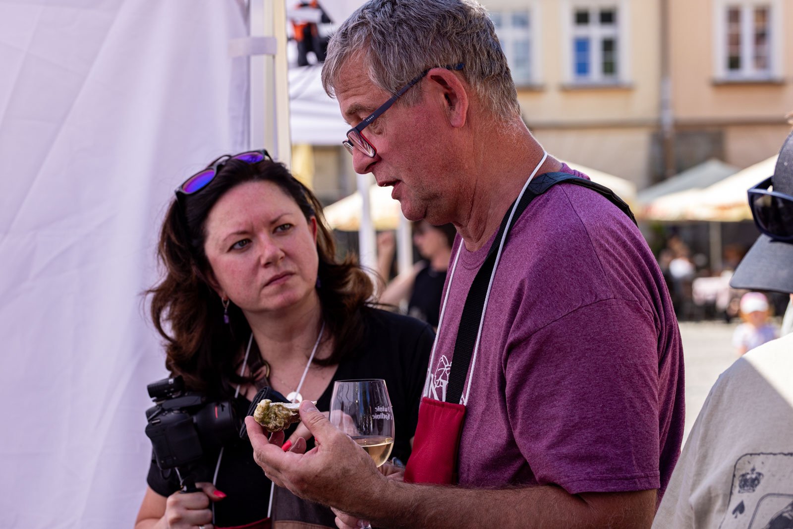 plac-ratuszowy-peen-smakow-trwa-festiwal-o-winie-w-kotlinie-133718