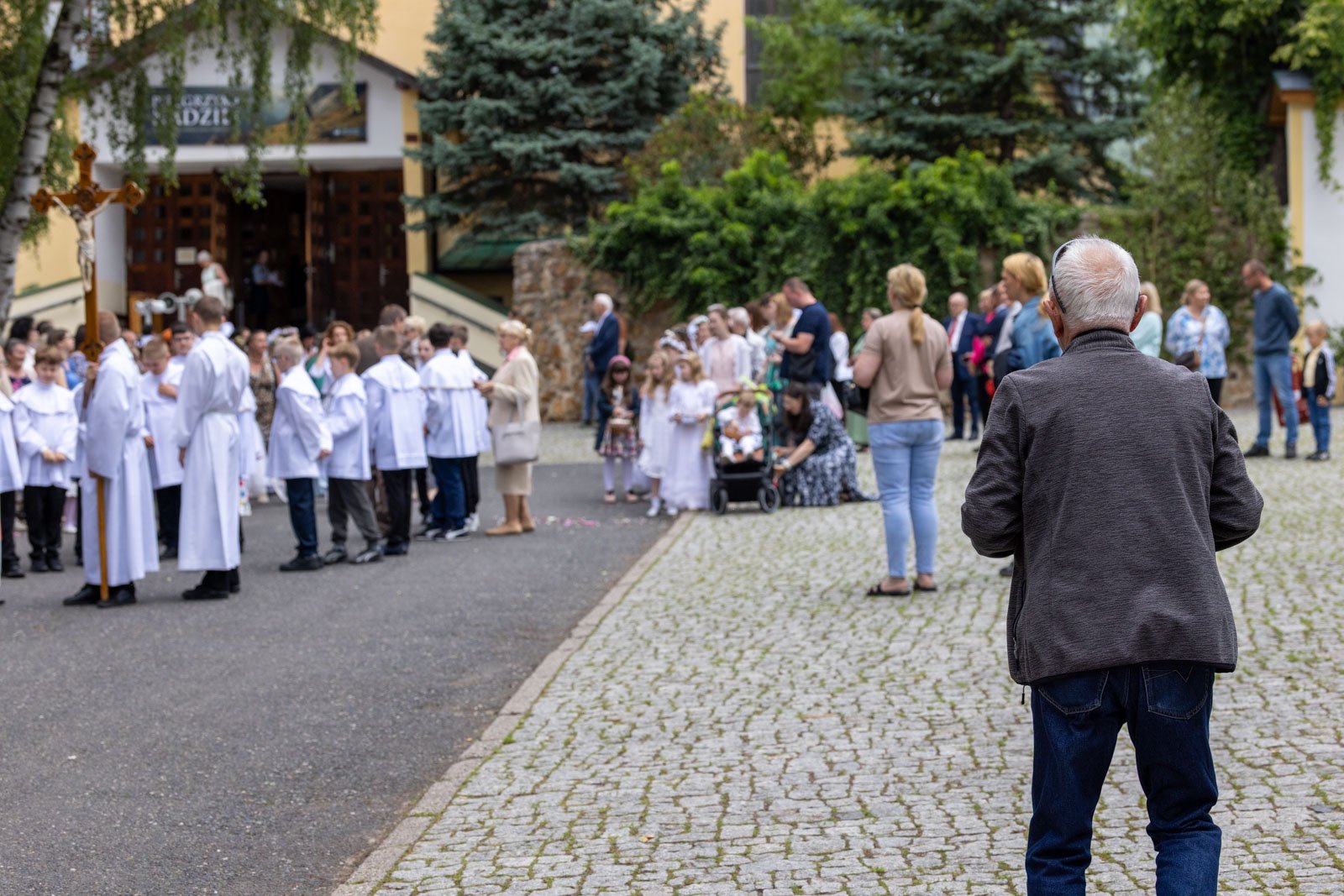 tumy-wiernych-na-procesji-na-zabobrzu-133809