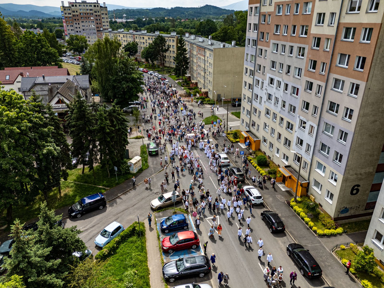 tumy-wiernych-na-procesji-na-zabobrzu-133809