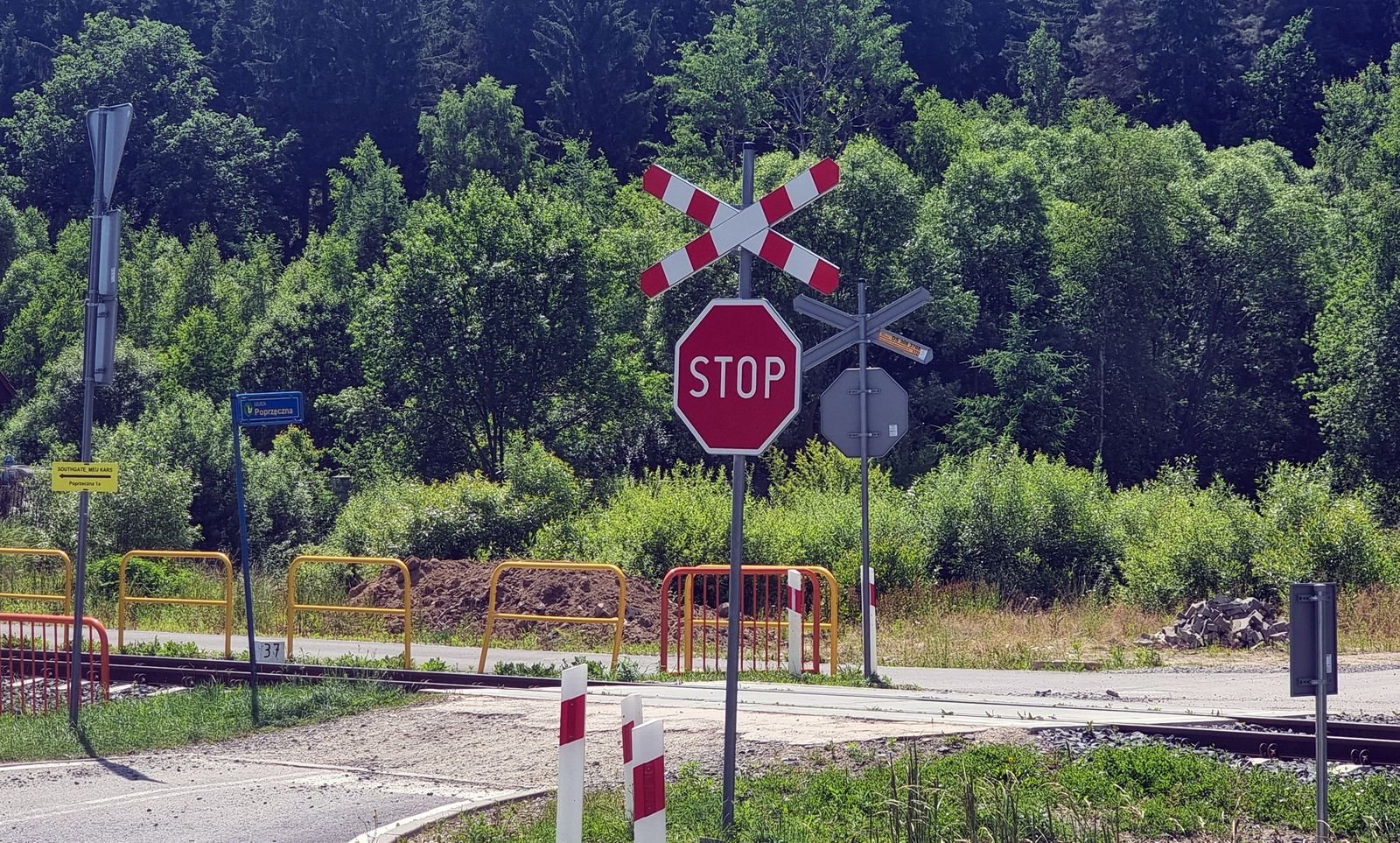 ruch-na-torach-ostroznie-na-przejazdach-133838